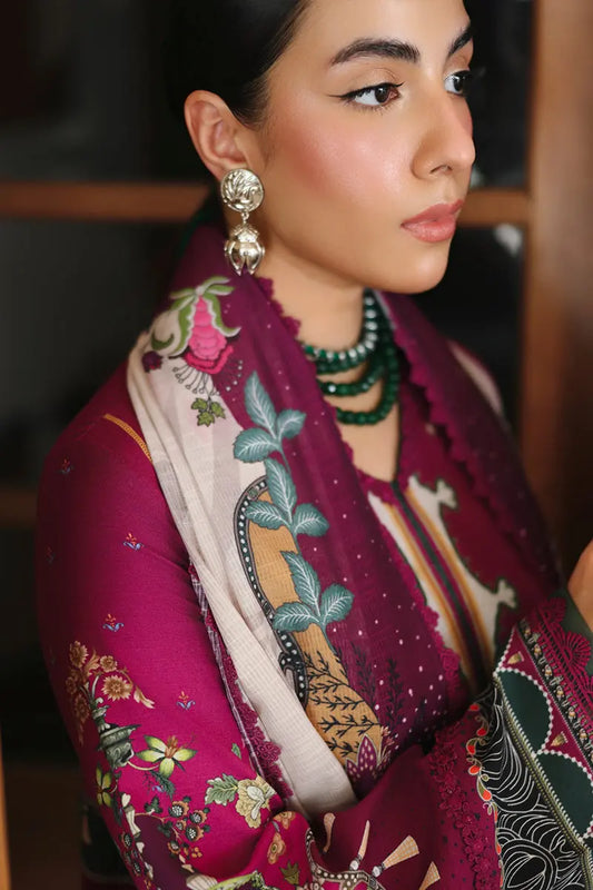 •• Qalamqar QLine showcasing original Pakistani craftsmanship Qalamqar QLine featuring traditional Pakistani embroidery