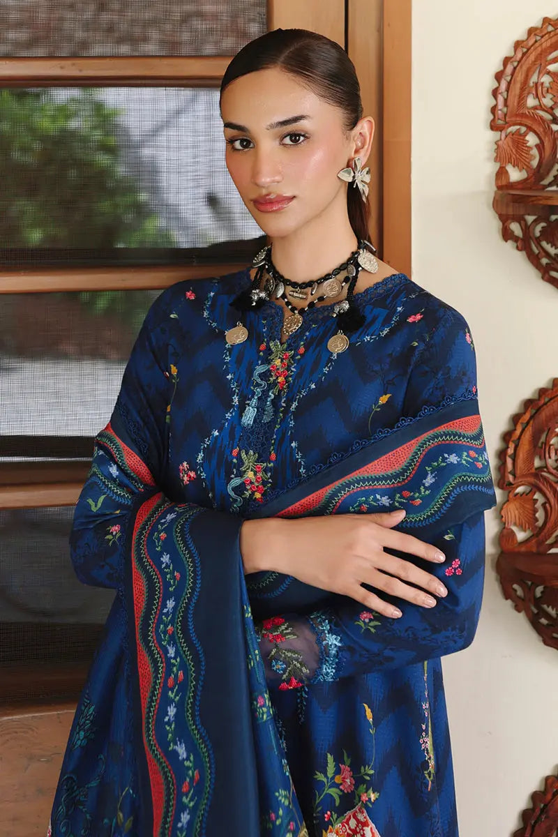 Salwar suit in authentic Pakistani style with elegant embroidery
• 	Cotton salwar suit featuring traditional Pakistani patterns