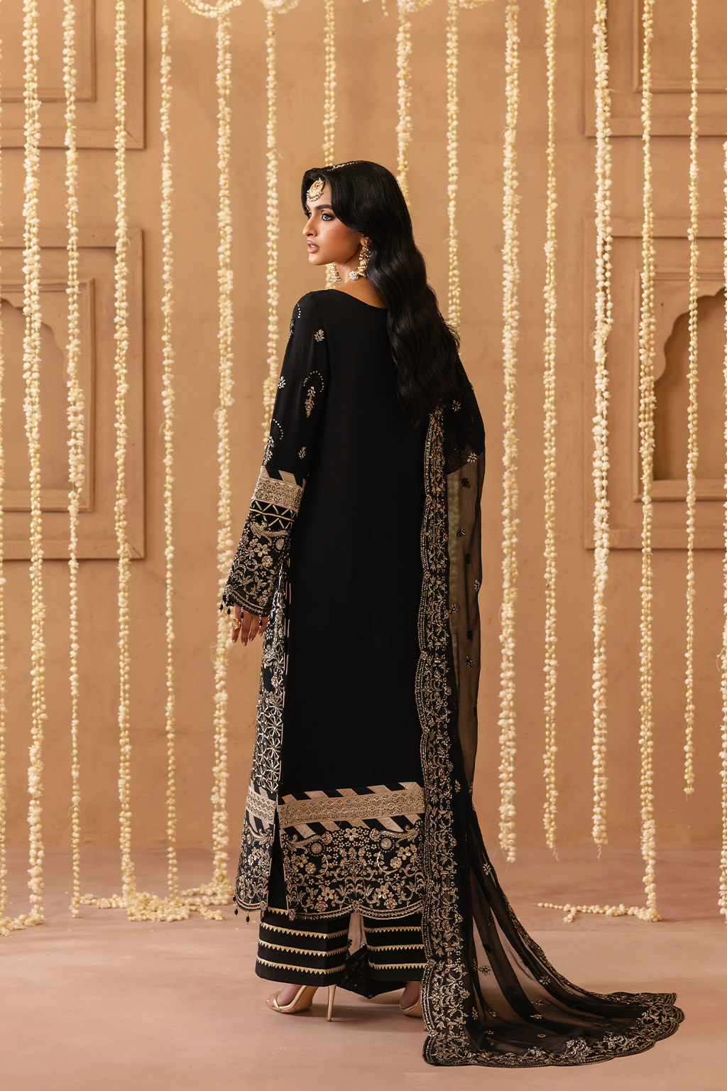 	Emaan Adeel festive chiffon original Pakistani suits online
• 	Buy Emaan Adeel chiffon salwar kameez for weddings
• 	Original Pakistani designer chiffon suits by Emaan Adeel
• 	Emaan Adeel unstitched chiffon suits for festive wea