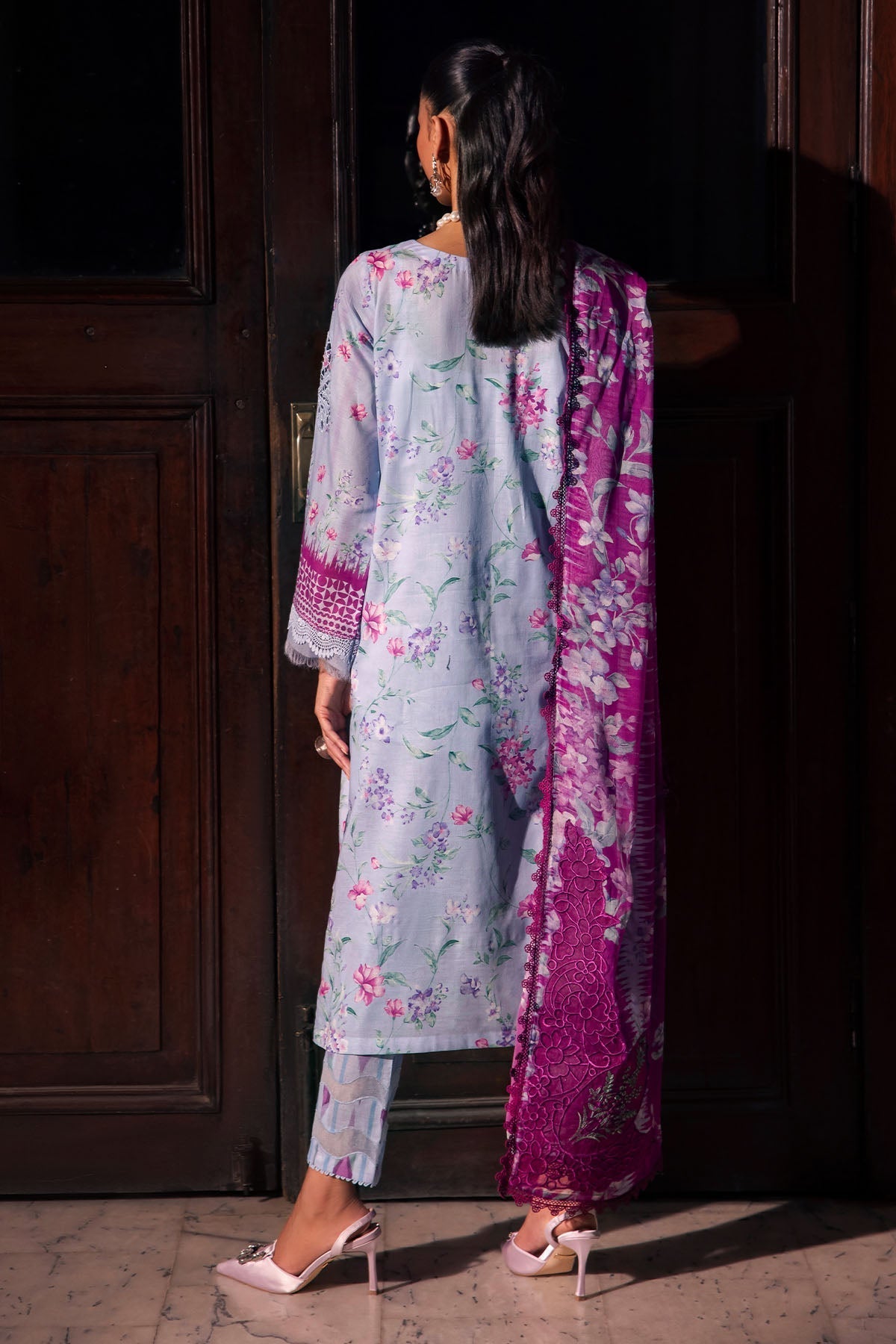 nureh glaqm girl in pakistani suits