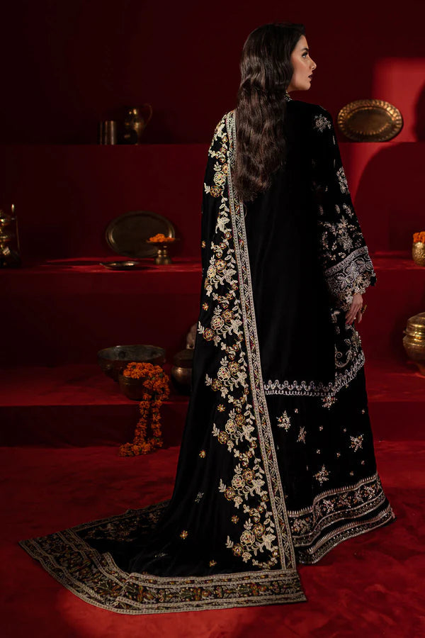 Nureh Maya velvet Aangan the essence of lawn & chiffon