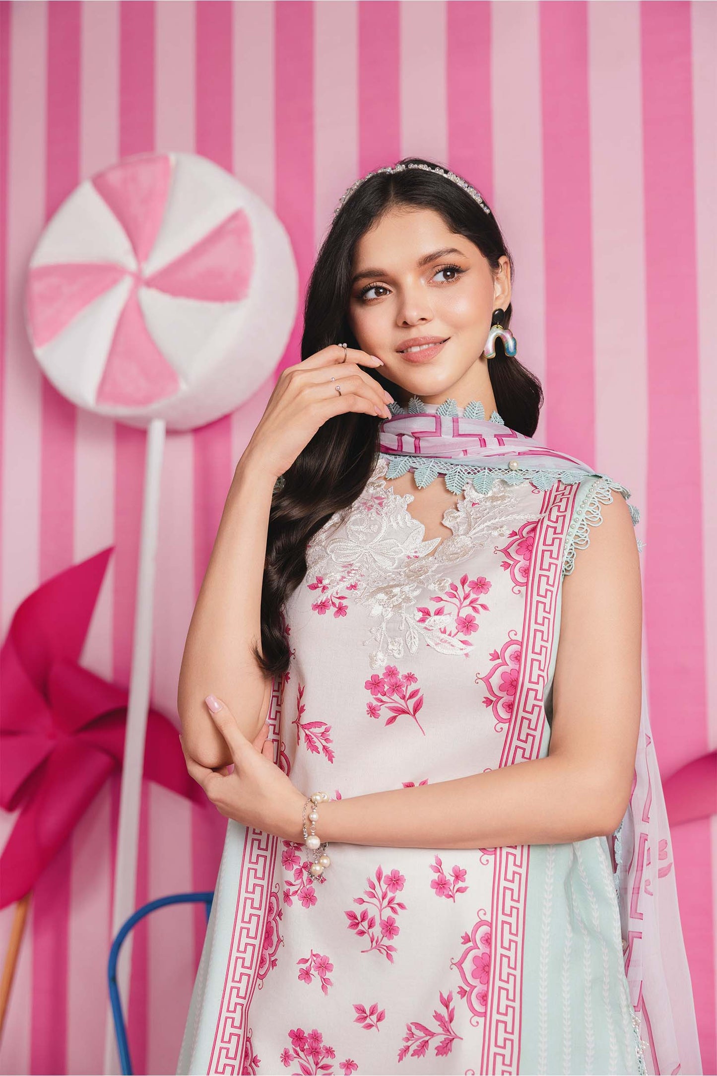 MARIA.B M.BASIC LAWN 202=9A Aangan the essence of lawn & chiffon