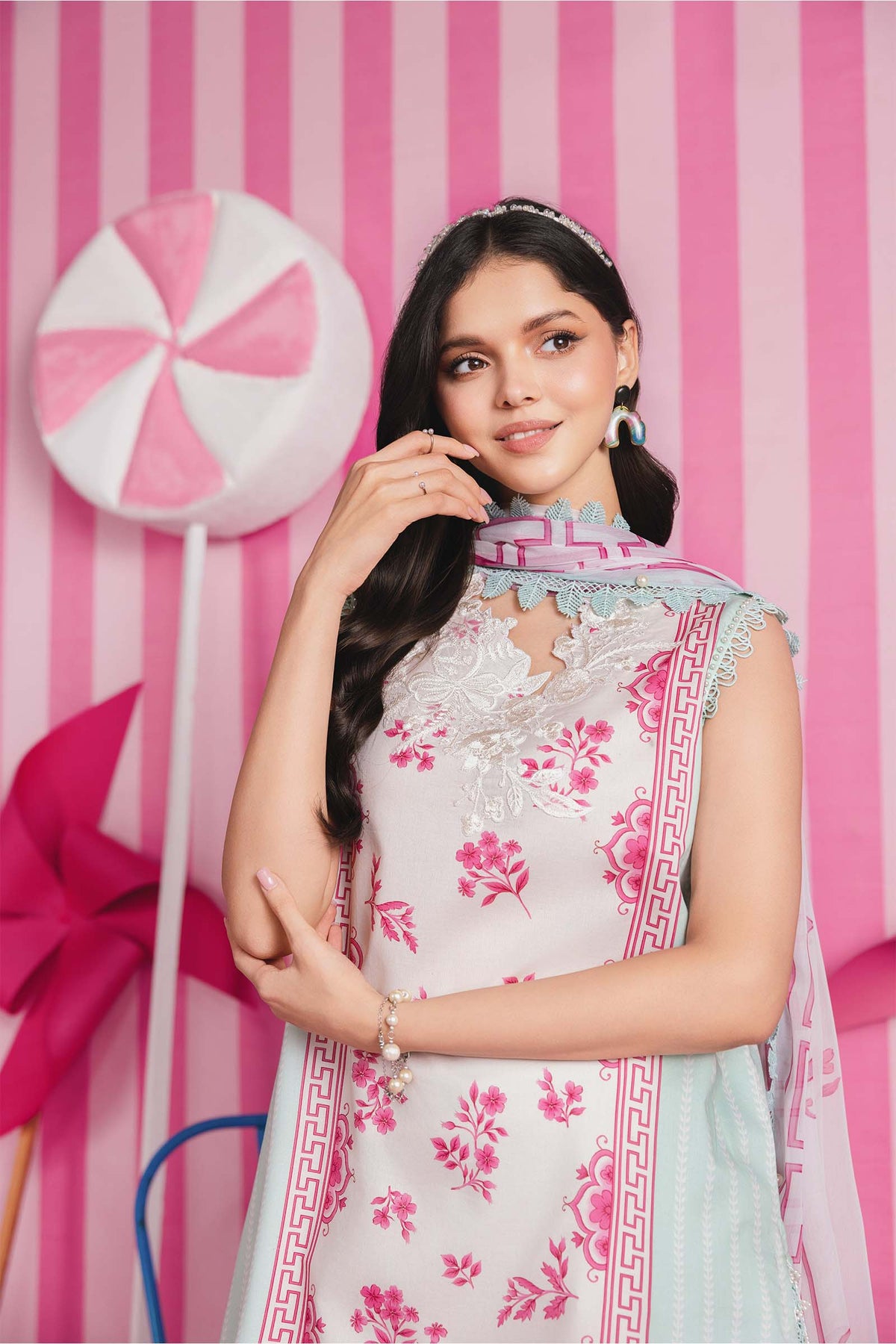 MARIA.B M.BASIC LAWN 202=9A Aangan the essence of lawn & chiffon