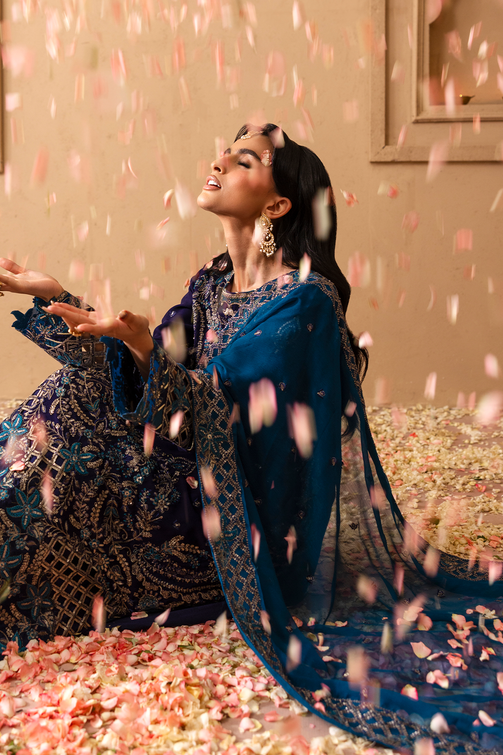 	Emaan Adeel festive chiffon original Pakistani suits online
• 	Buy Emaan Adeel chiffon salwar kameez for weddings
• 	Original Pakistani designer chiffon suits by Emaan Adee