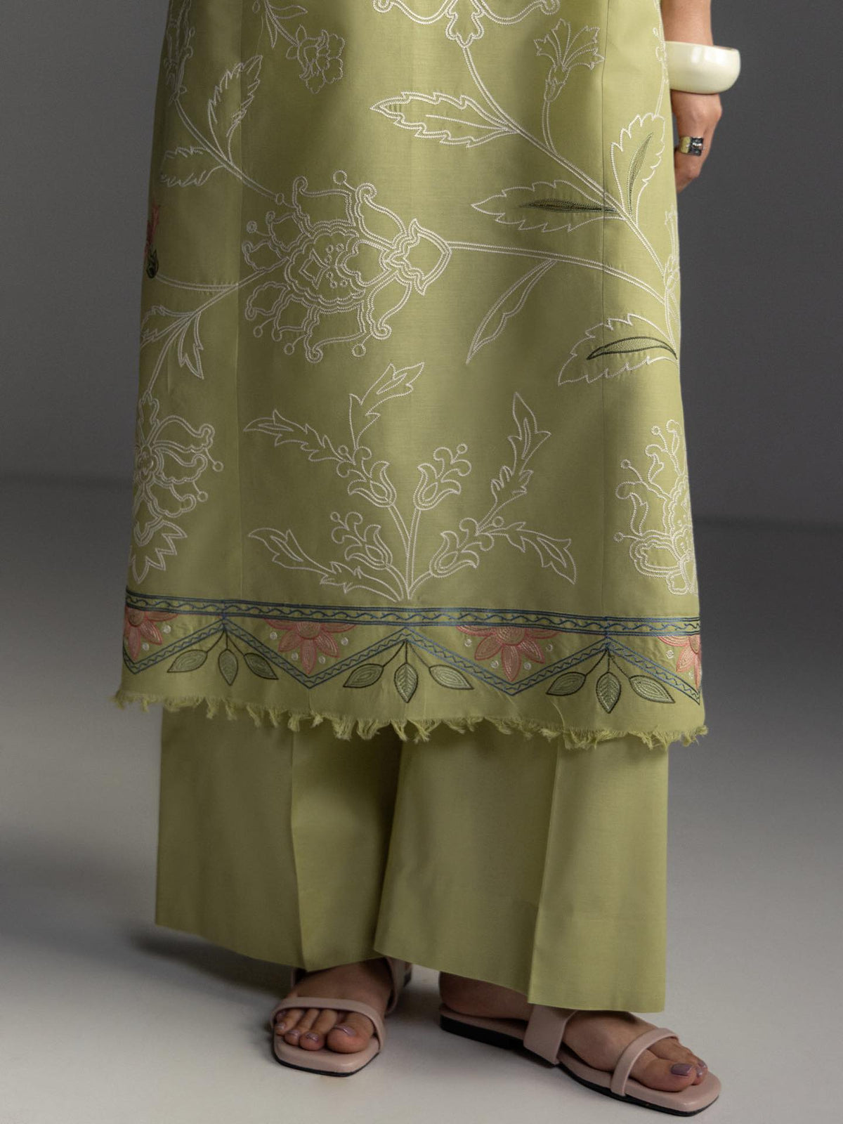 Coco Lawn By Zara Shahjhan 2026=4b Aangan the essence of lawn & chiffon