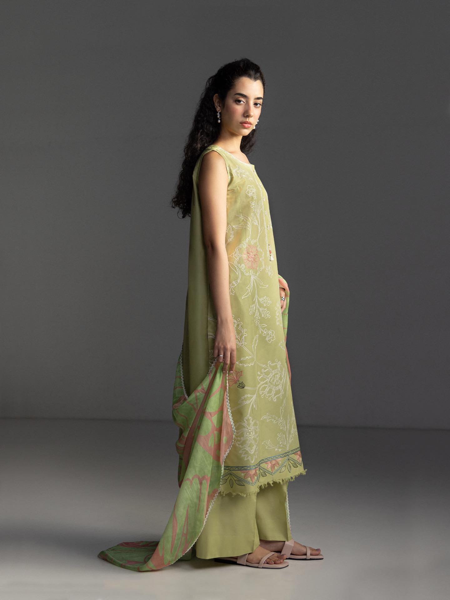 Coco Lawn By Zara Shahjhan 2026=4b Aangan the essence of lawn & chiffon